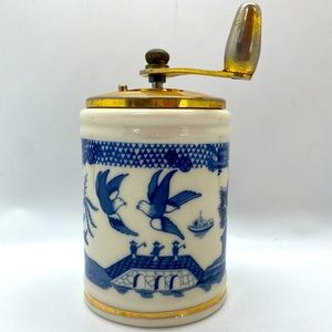 Vintage The George S. Thompson Co.  Willow Pattern Pepper Grinder